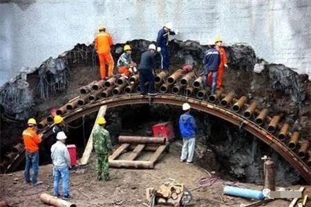 广宁隧道钢花管支护案例